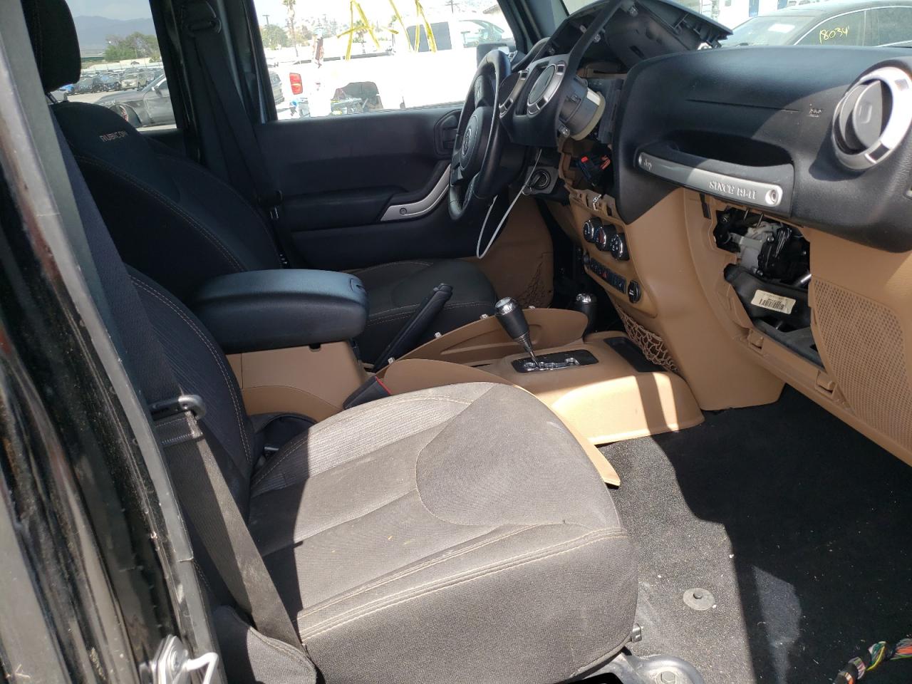 Photo 5 from auction – 2015 JEEP WRANGLER U with VIN 1C4BJWFG0FL567393