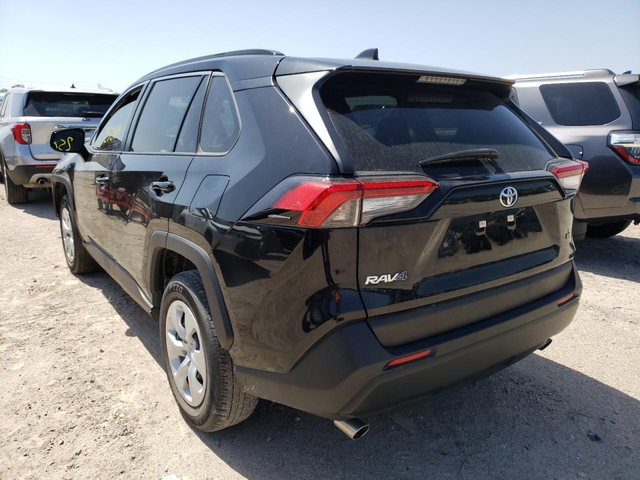 Photo 3 from auction – 2019 TOYOTA RAV4 LE with VIN JTMH1RFV9KJ008652