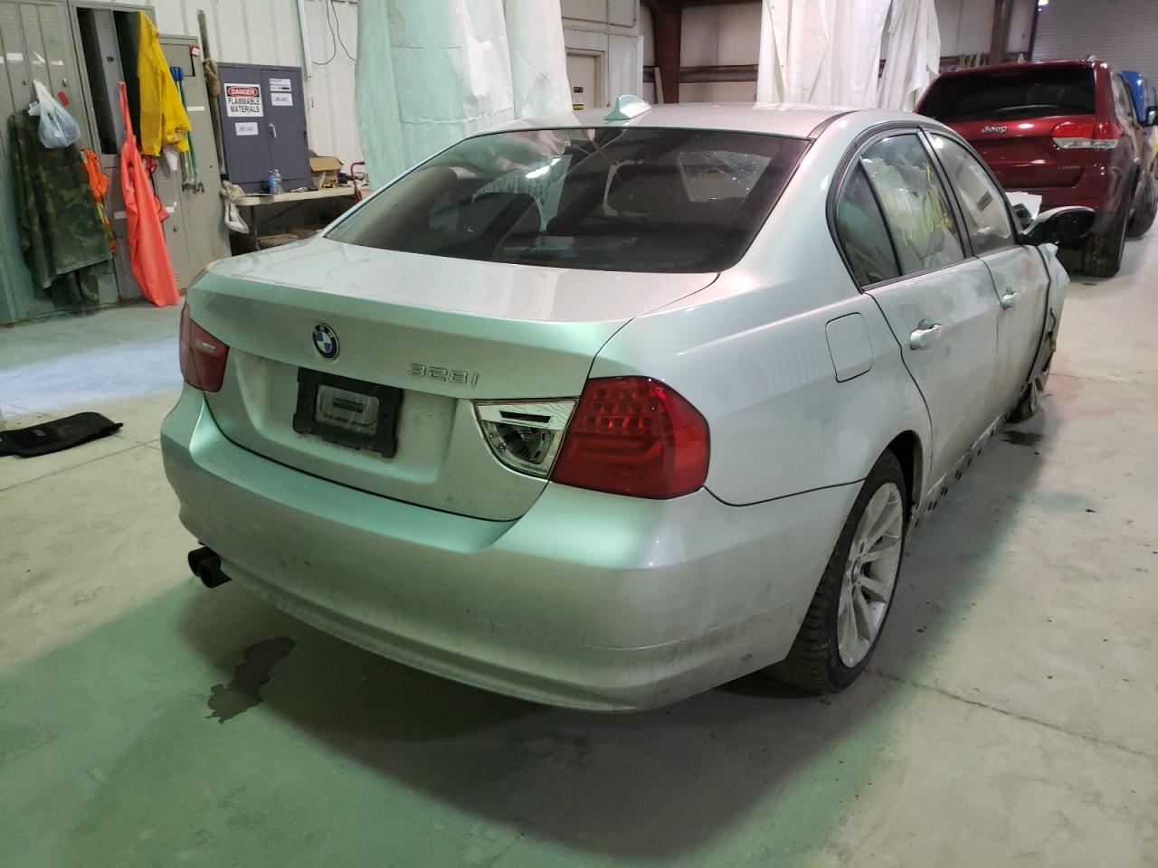 Photo 4 from auction – 2011 BMW 328 I with VIN WBAPH7G52BNN07793