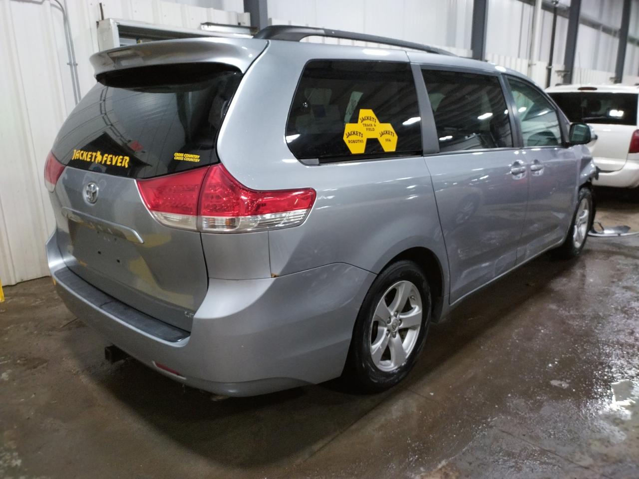 Photo 4 from auction – 2012 TOYOTA SIENNA LE with VIN 5TDKK3DC3CS195778