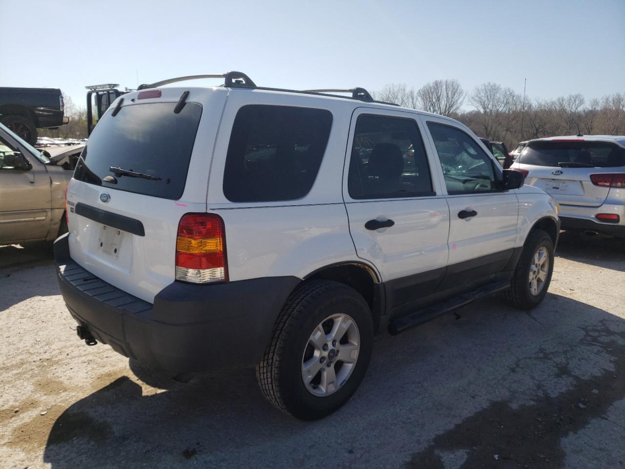 Photo 4 from auction – 2005 FORD ESCAPE XLT with VIN 1FMYU03145DA20095