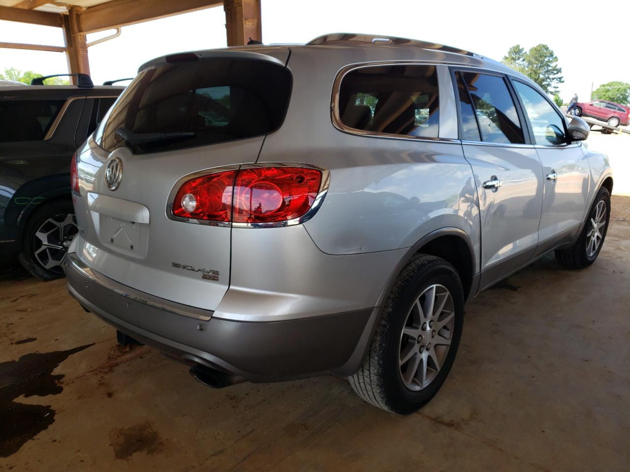 Photo 4 from auction – 2011 BUICK ENCLAVE CX with VIN 5GAKRBED5BJ190852