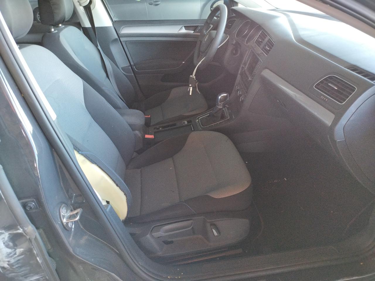 Photo 5 from auction – 2016 VOLKSWAGEN E-GOLF SE with VIN WVWKP7AU9GW911000