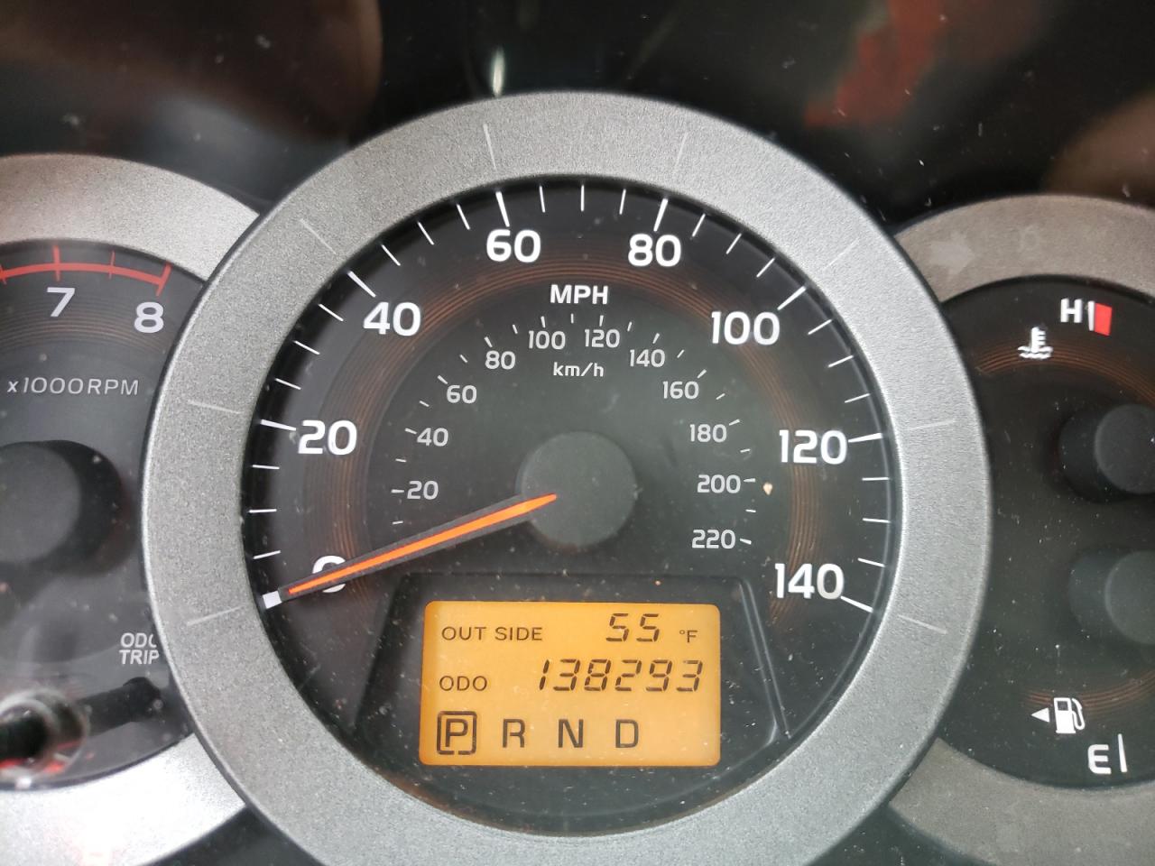 Photo 8 from auction – 2006 TOYOTA RAV4 with VIN JTMZD33V166013964
