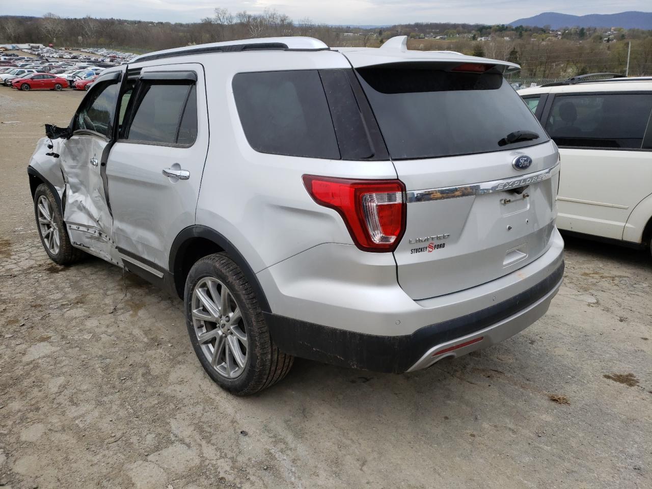 Photo 3 from auction – 2017 FORD EXPLORER L with VIN 1FM5K8F86HGC93459