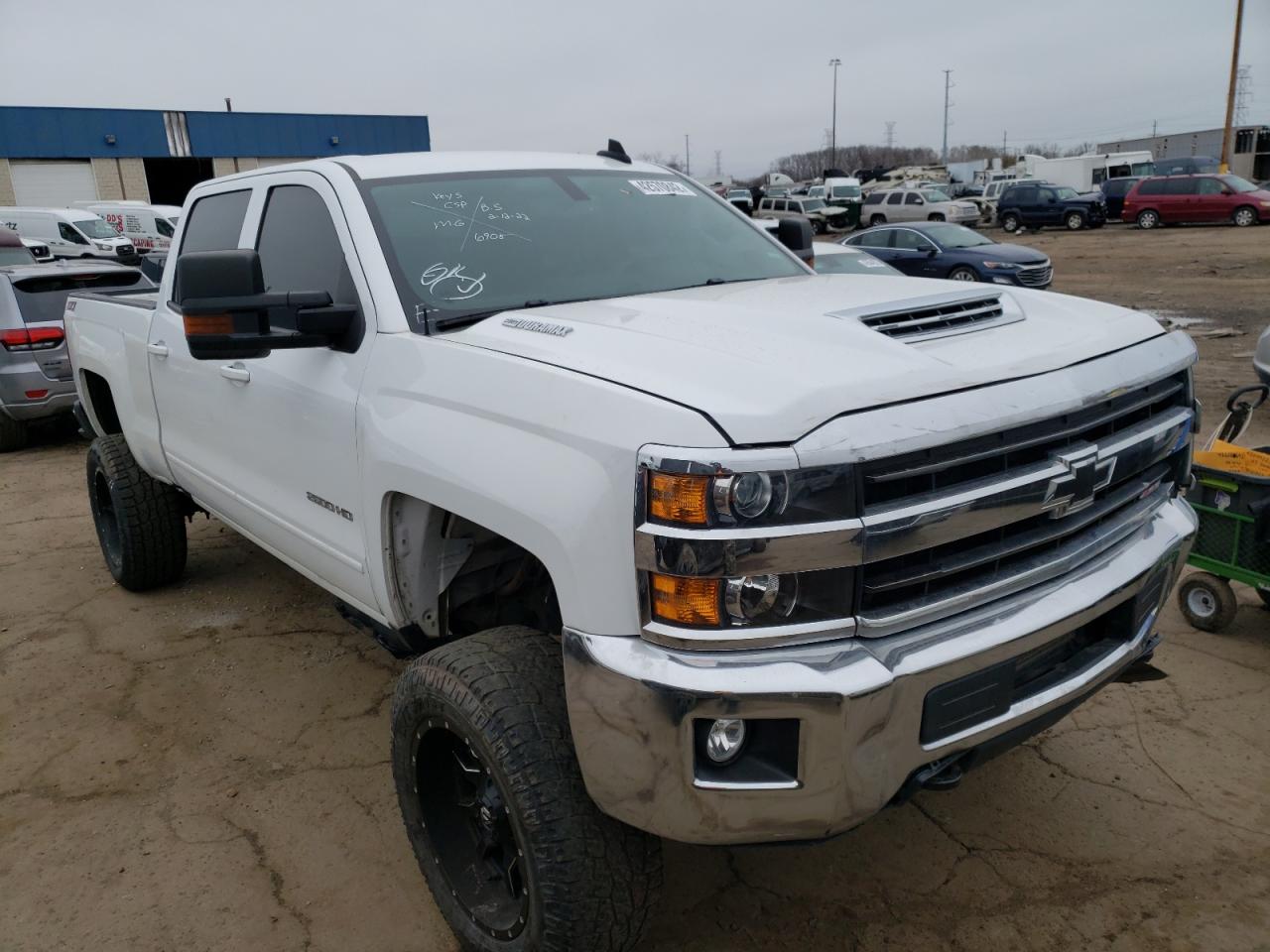 CHEVROLET SILVERADO 2018 with VIN 1GC1KVEYXJF136905 - Photo from auction