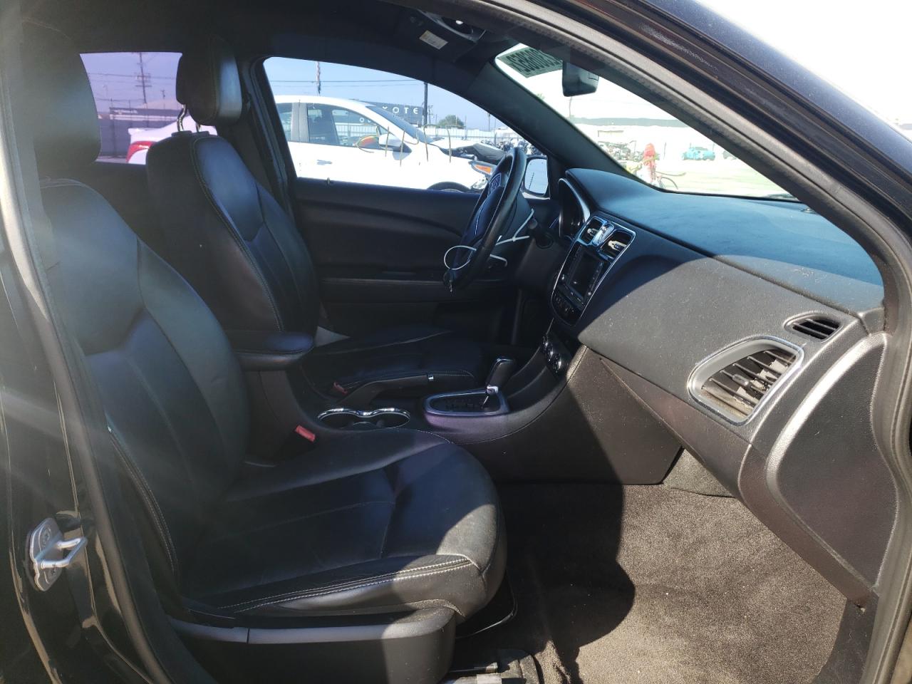 Photo 5 from auction – 2011 CHRYSLER 200 LIMITE with VIN 1C3BC2FB4BN556021