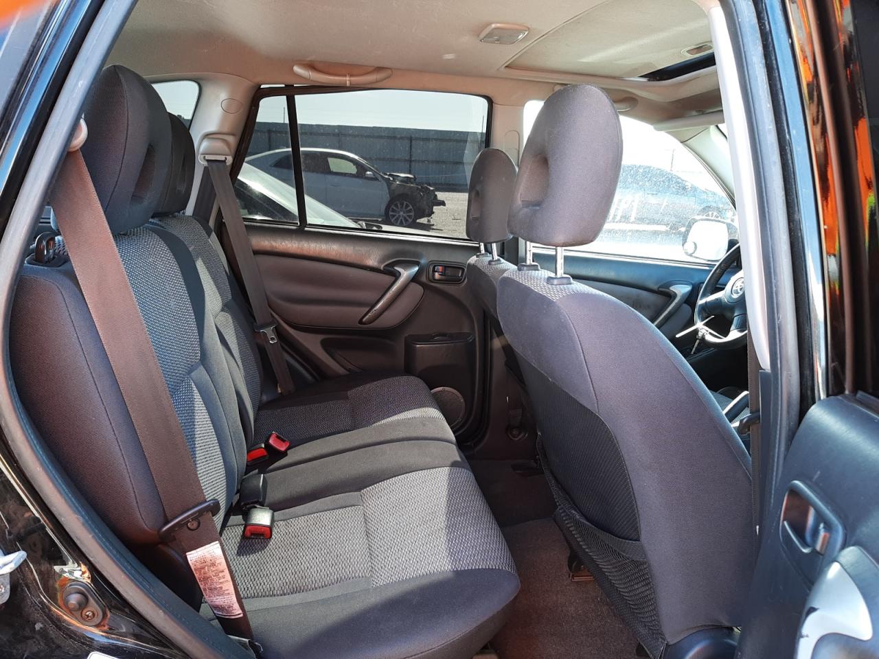 Photo 6 from auction – 2004 TOYOTA RAV4 with VIN JTEGD20VX40029128
