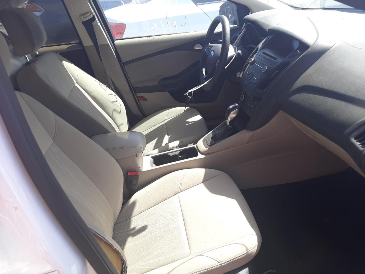Photo 5 from auction – 2016 FORD FOCUS SE with VIN 1FADP3F2XGL273856