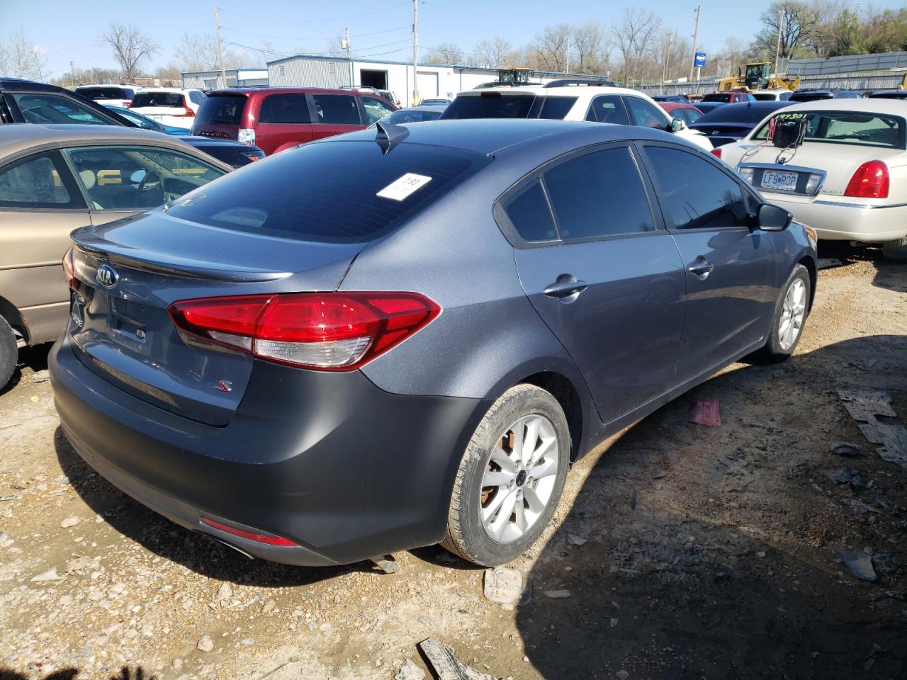 Zdjęcie 4 z aukcji – 2017 KIA FORTE LX z VIN 3KPFL4A76HE013472