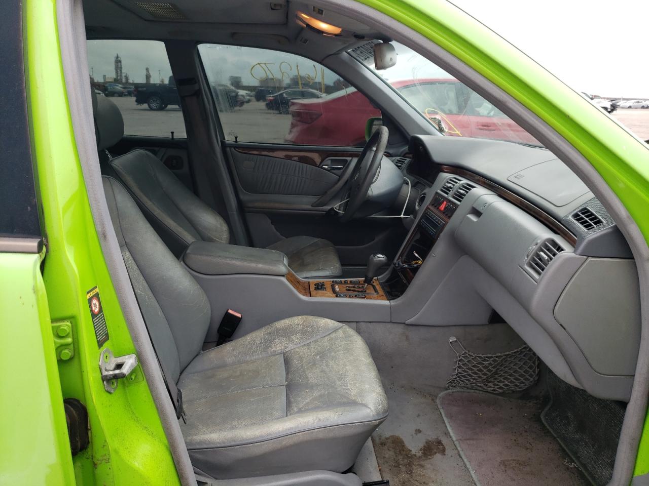 Photo 5 from auction – 2000 MERCEDES-BENZ E 430 with VIN WDBJF70J1YB066074