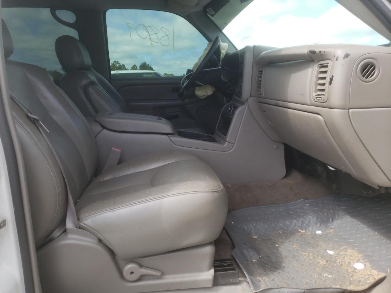 Photo 5 from auction – 2005 GMC NEW SIERRA with VIN 2GTEK13T851155922