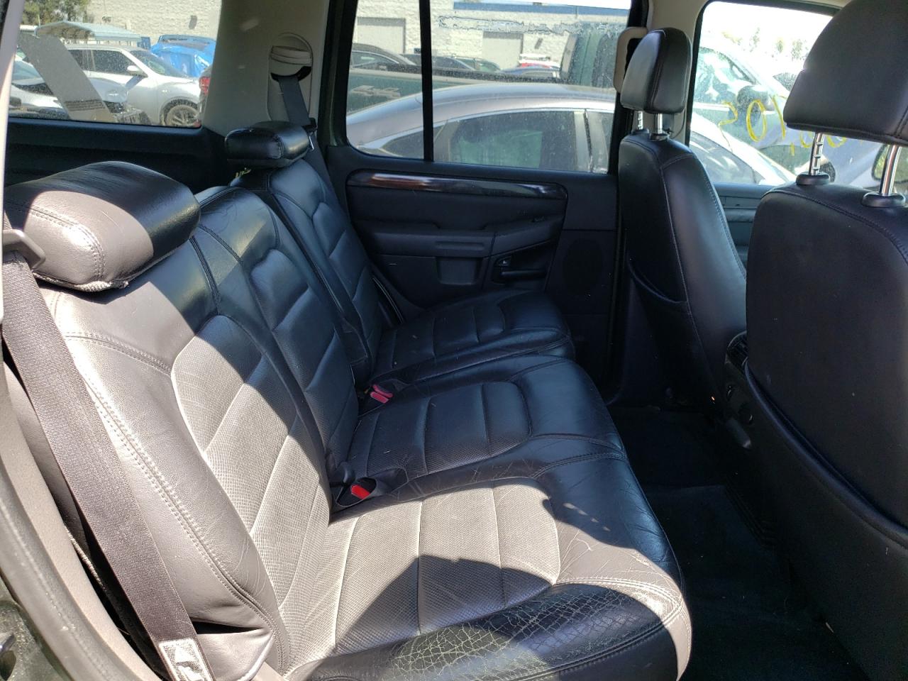 Photo 6 from auction – 2002 FORD EXPLORER L with VIN 1FMDU65W52UB11365
