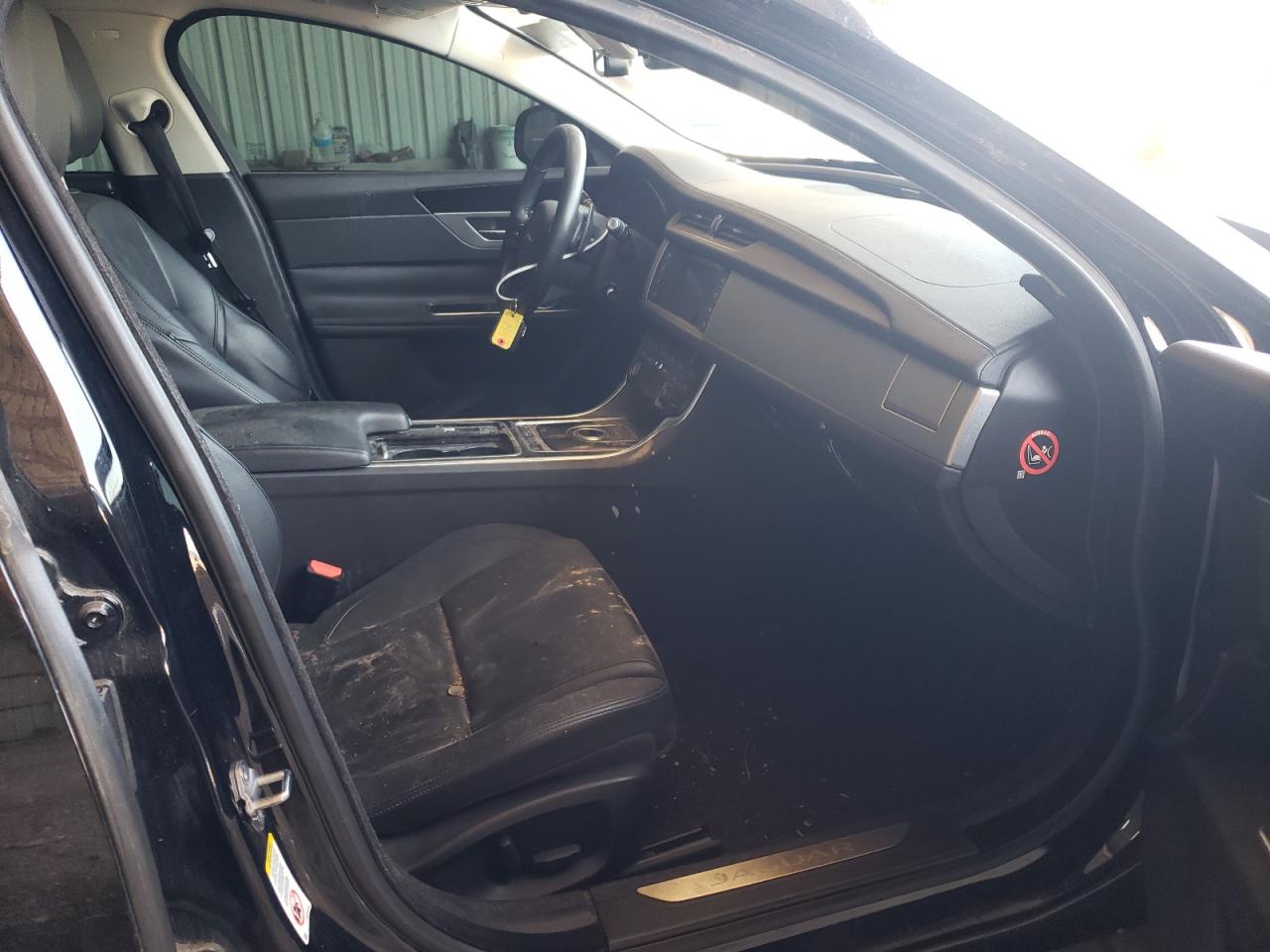Photo 5 from auction – 2016 JAGUAR XF PREMIUM with VIN SAJBD4BVXGCY24272
