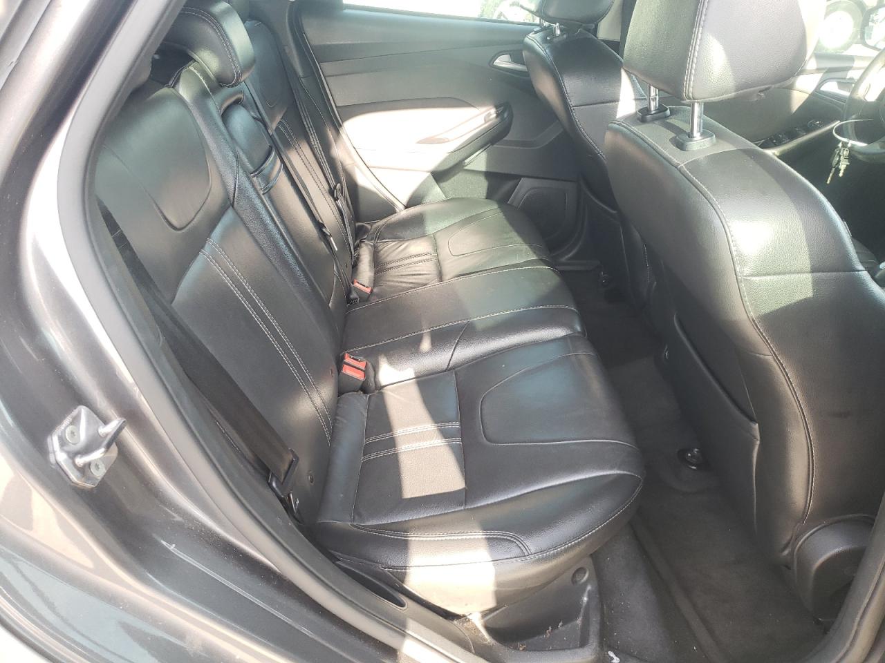 Photo 6 from auction – 2012 FORD FOCUS SEL with VIN 1FAHP3M22CL426986
