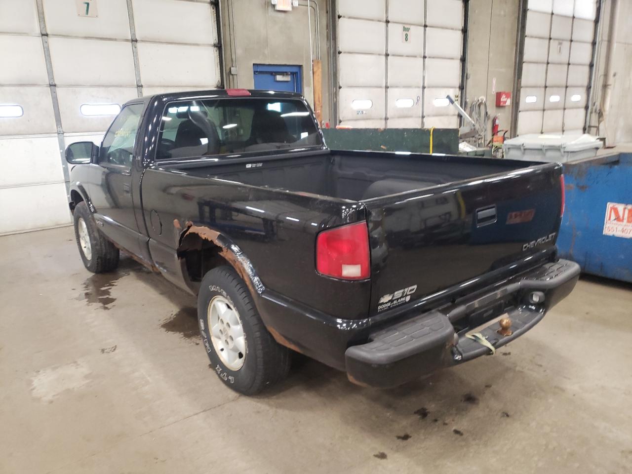 Photo 3 from auction – 2000 CHEVROLET S 10 with VIN 1GCDT14W2Y8218628