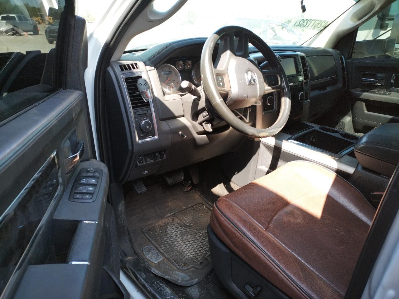 Photo 9 from auction – 2011 DODGE RAM 3500 with VIN 3D73Y4CL6BG592897