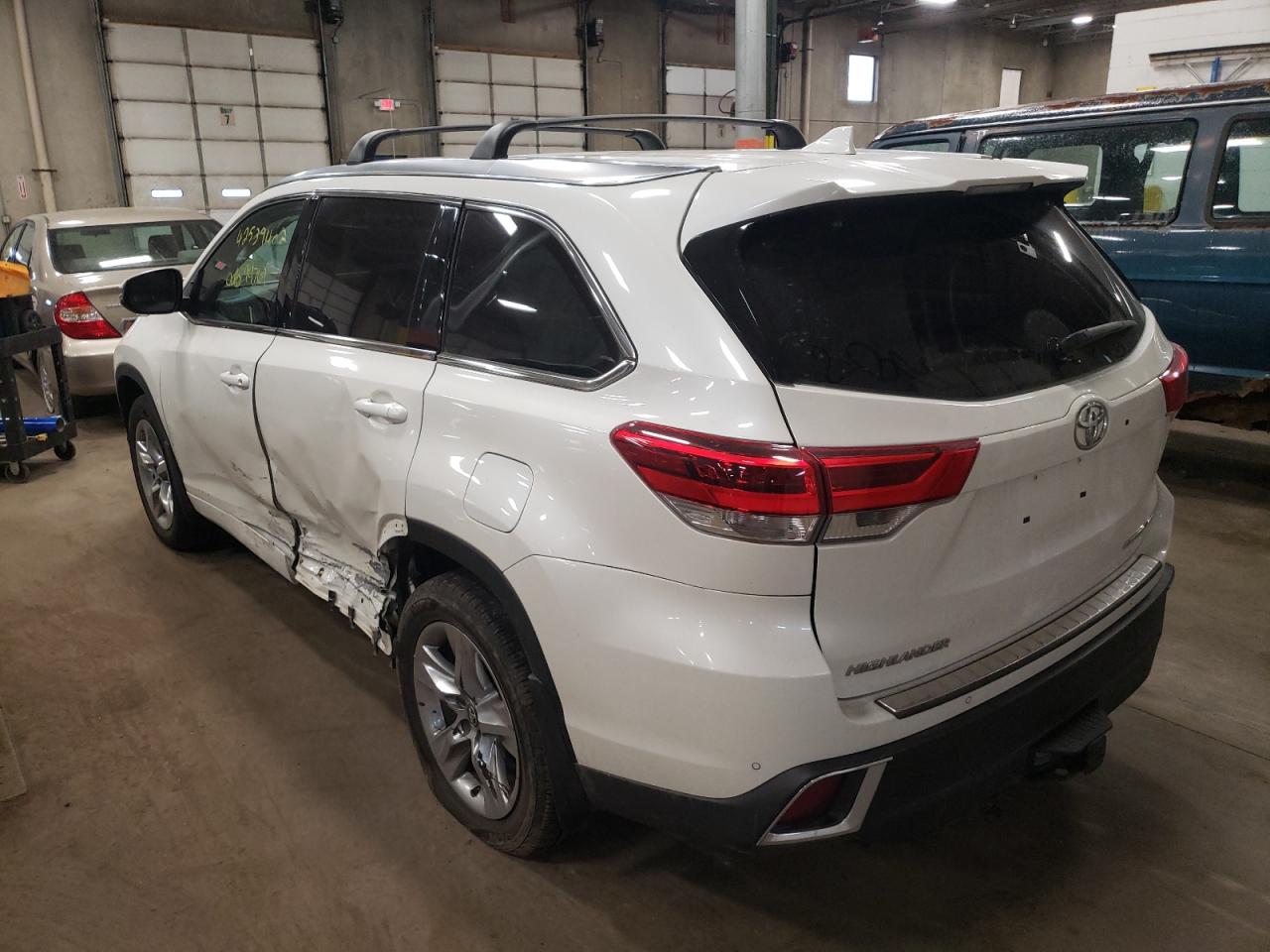 Photo 3 from auction – 2018 TOYOTA HIGHLANDER with VIN 5TDDZRFH6JS906144