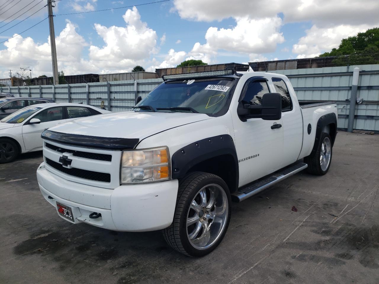 Photo 2 from auction – 2007 CHEVROLET SILVERADO with VIN 2GCEK19C471581049