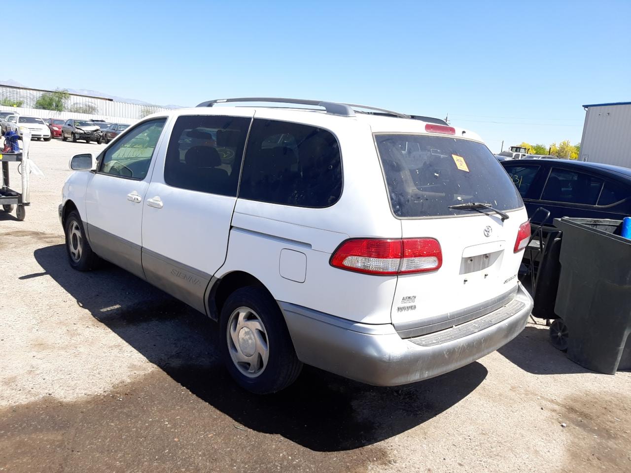 Photo 3 from auction – 2002 TOYOTA SIENNA LE with VIN 4T3ZF13C82U417561
