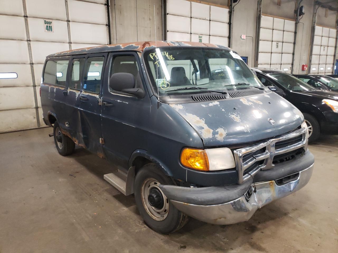 DODGE RAM WAGON 2000 with VIN 2B4JB25Y4YK174802 - Photo from auction