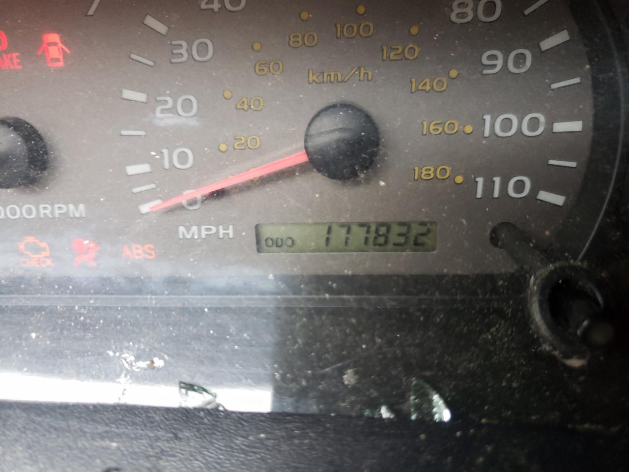 Photo 8 from auction – 2004 TOYOTA SEQUOIA SR with VIN 5TDZT34A34S236535