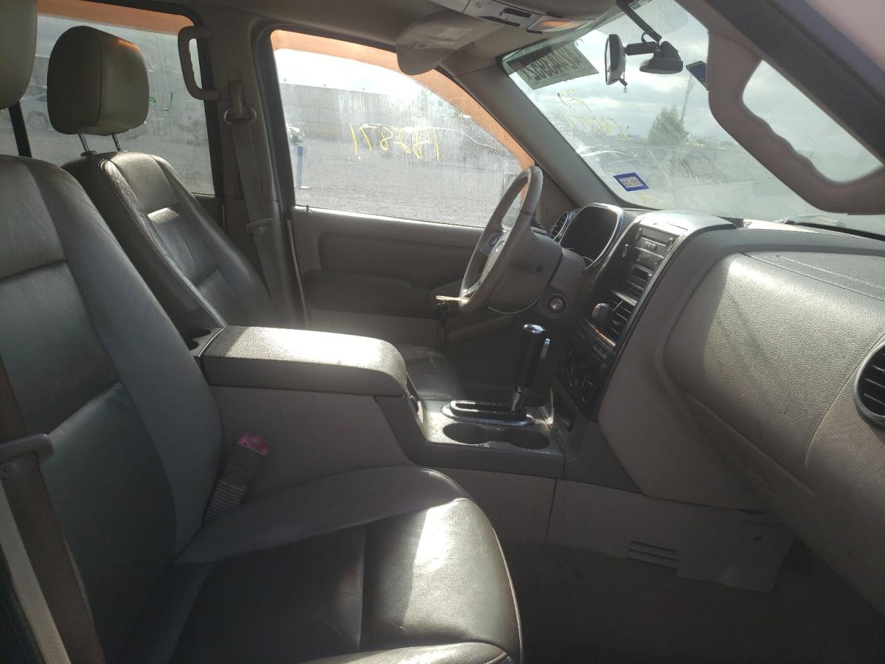 Photo 5 from auction – 2006 FORD EXPLORER X with VIN 1FMEU73E56UB43971