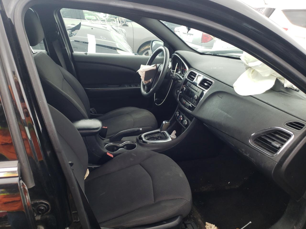 Photo 5 from auction – 2014 CHRYSLER 200 LX with VIN 1C3CCBAB0EN204926