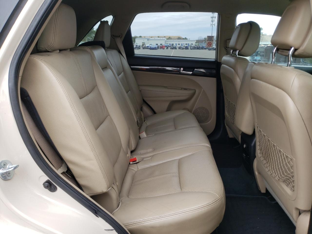 Photo 6 from auction – 2011 KIA SORENTO with VIN 5XYKUDA21BG041688