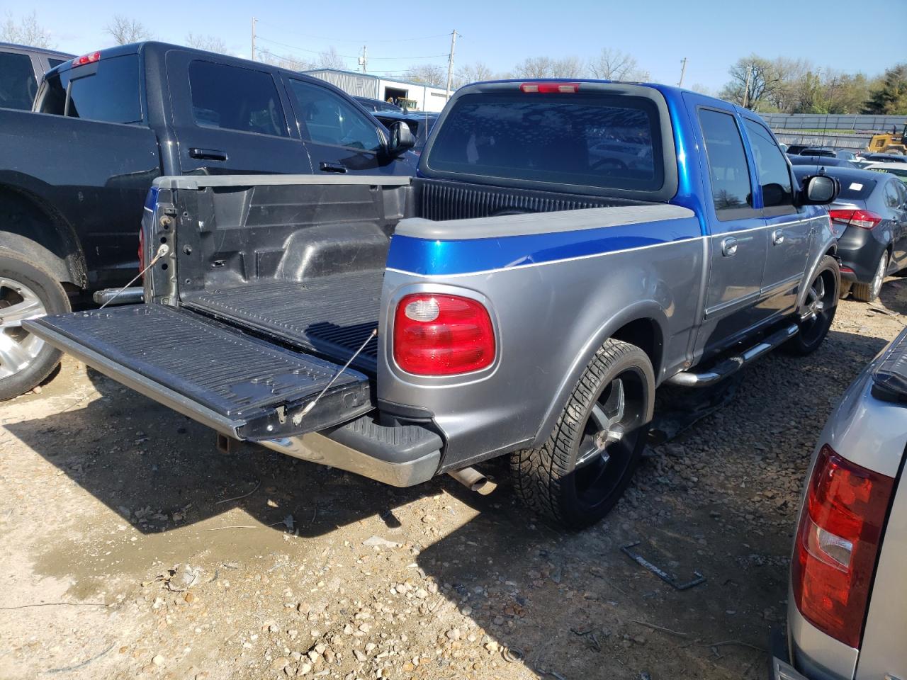 Photo 4 from auction – 2001 FORD F150 SUPER with VIN 1FTRW07W41KE06451