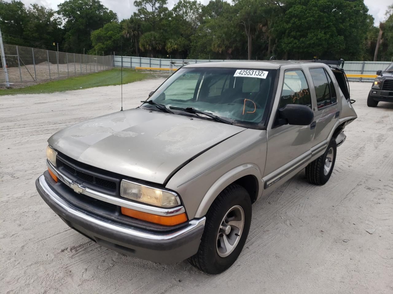 Photo 2 from auction – 2000 CHEVROLET BLAZER with VIN 1GNCS13W1YK195577
