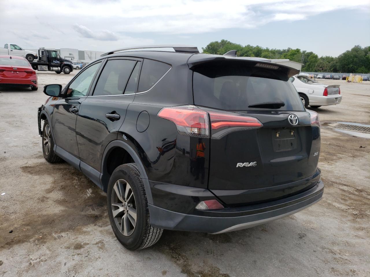 Photo 3 from auction – 2017 TOYOTA RAV4 XLE with VIN 2T3WFREV0HW390672