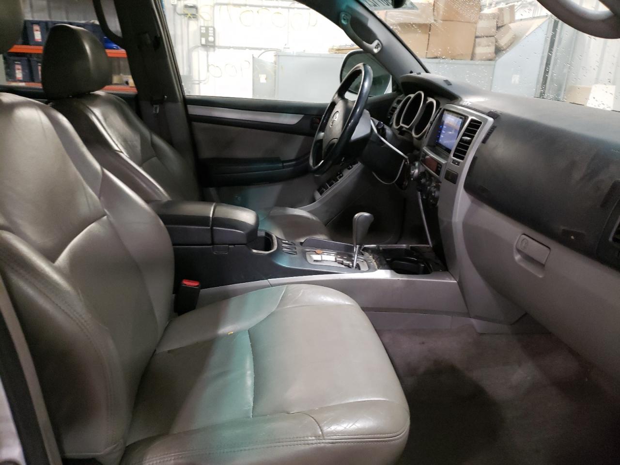 Photo 5 from auction – 2005 TOYOTA 4RUNNER SR with VIN JTEBU14R750058329