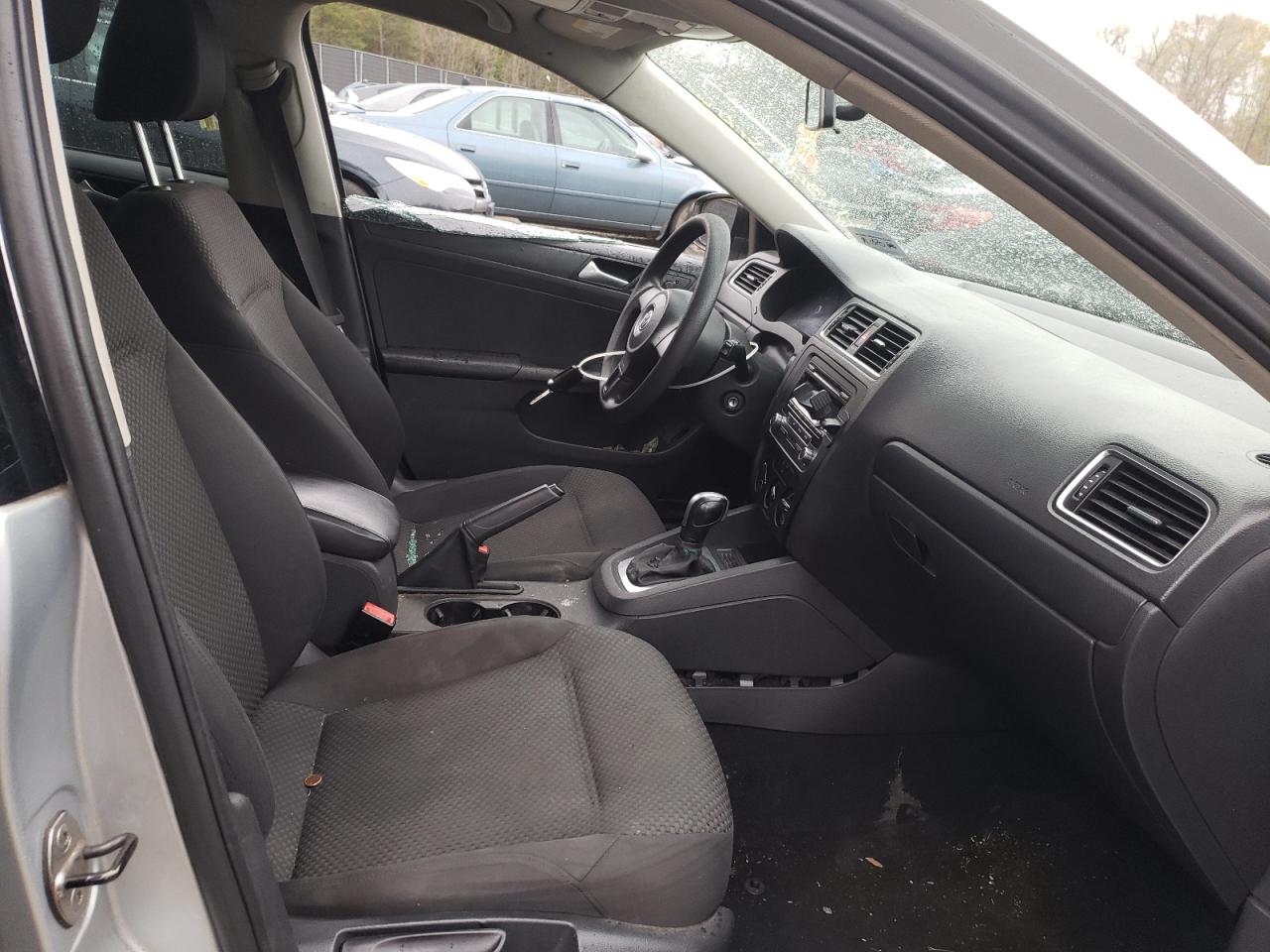 Photo 5 from auction – 2014 VOLKSWAGEN JETTA BASE with VIN 3VW2K7AJ4EM311273