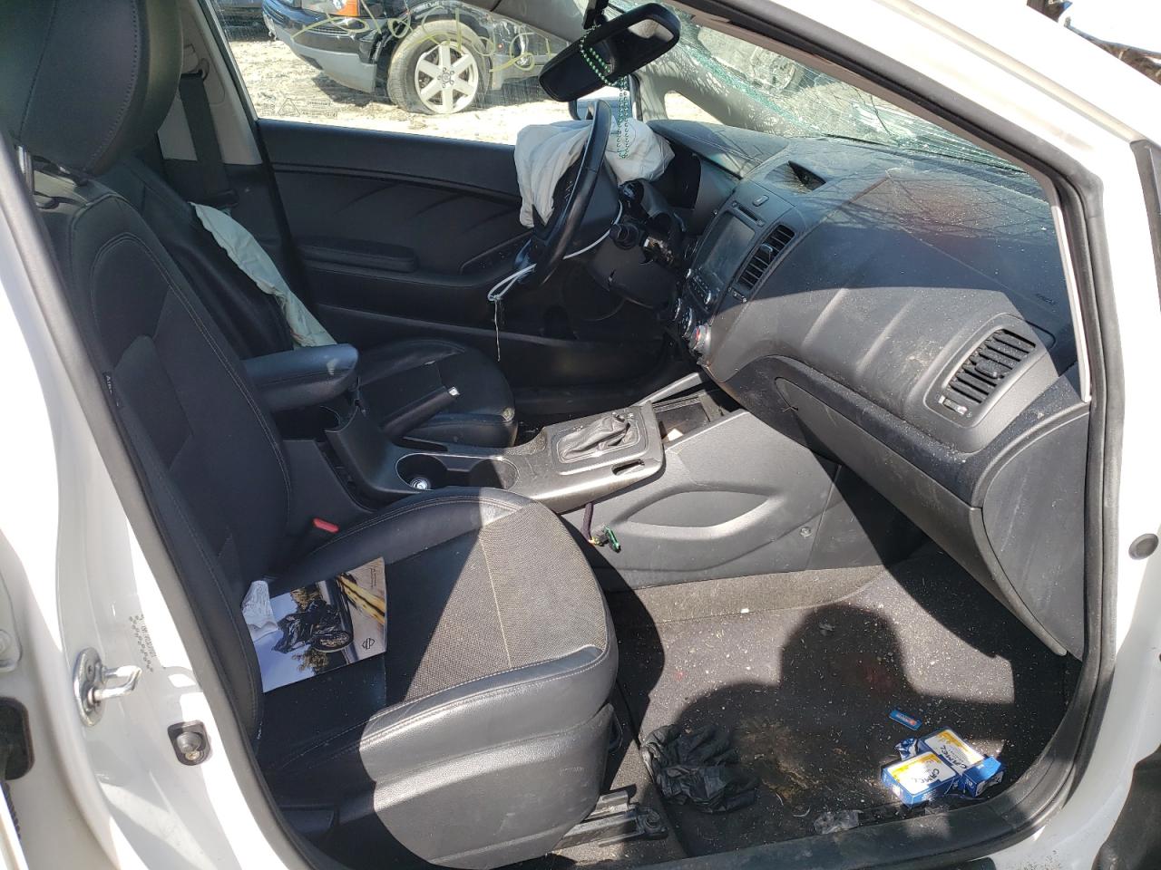 Photo 15 from auction – 2016 KIA FORTE EX with VIN KNAFZ4A83G5491024
