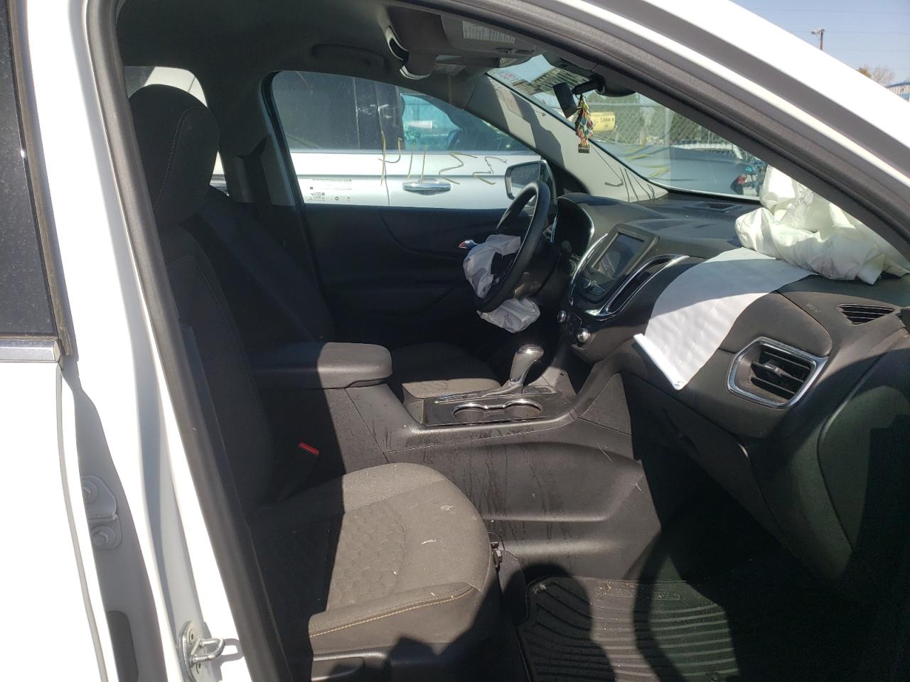 Photo 5 from auction – 2020 CHEVROLET EQUINOX LT with VIN 2GNAXTEV7L6142628