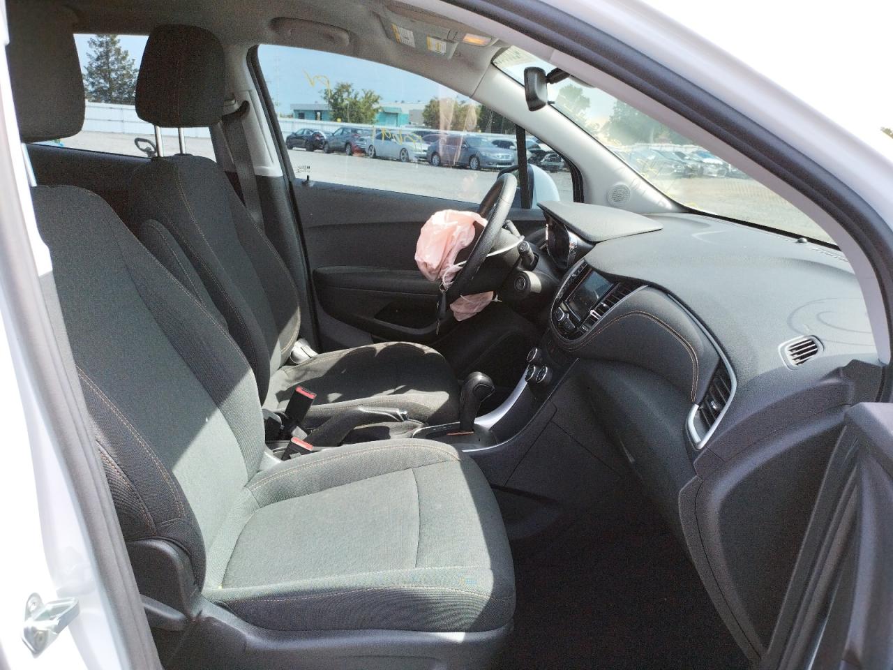 Photo 5 from auction – 2020 CHEVROLET TRAX LS with VIN 3GNCJKSB9LL337706