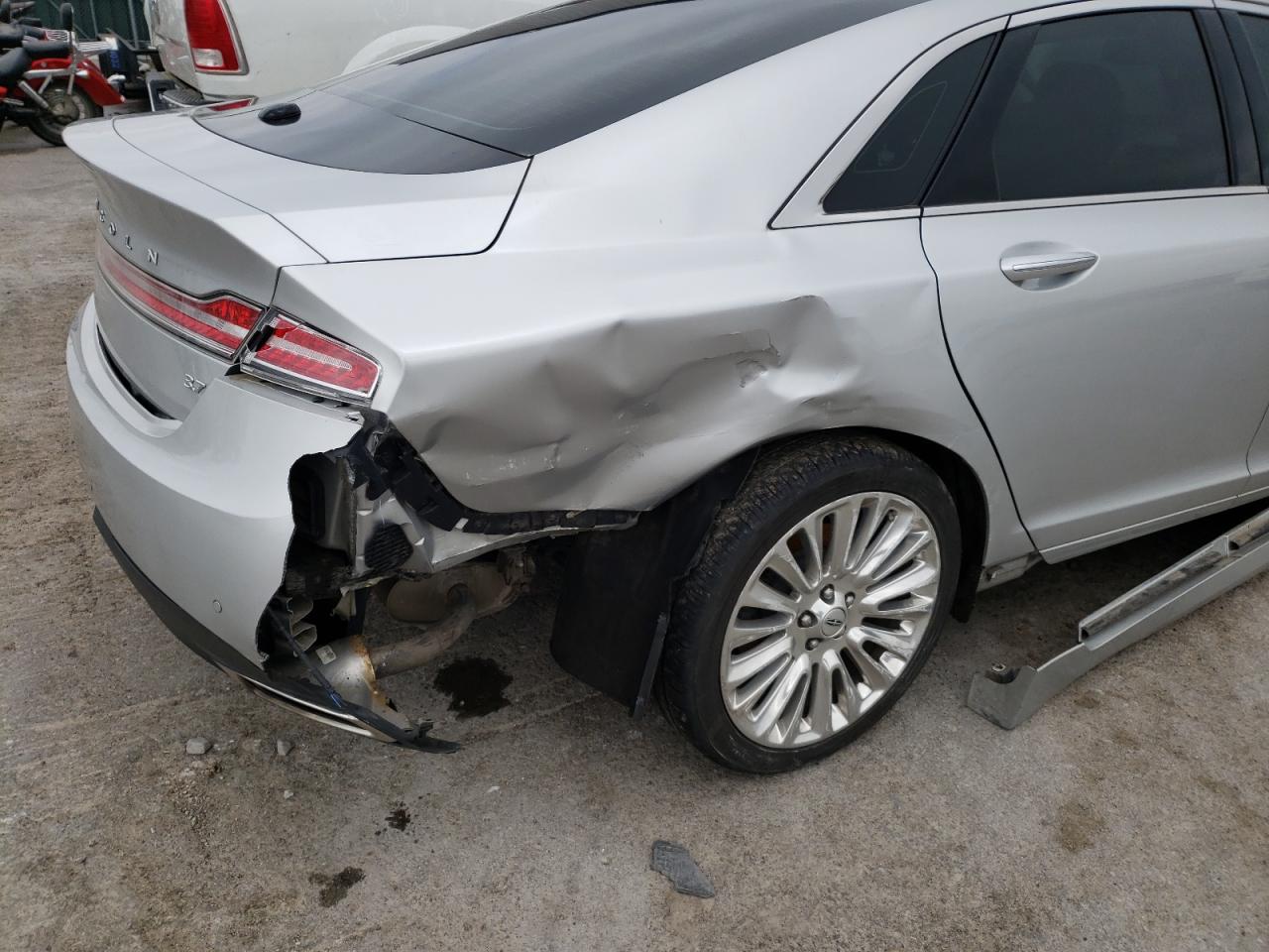 Photo 19 from auction – 2015 LINCOLN MKZ with VIN 3LN6L2GK9FR628471