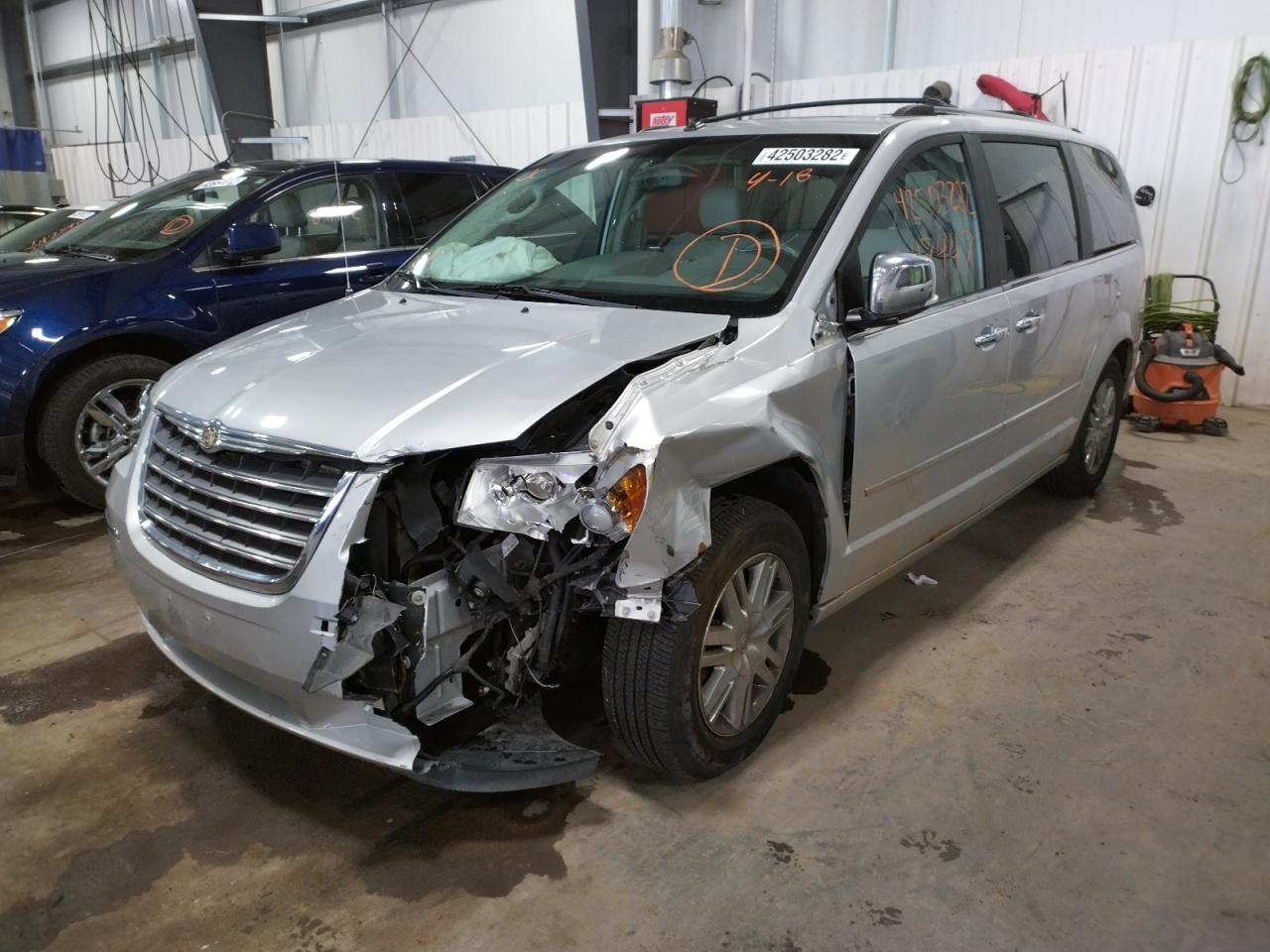 Photo 2 from auction – 2008 CHRYSLER TOWN & COU with VIN 2A8HR64X88R762733