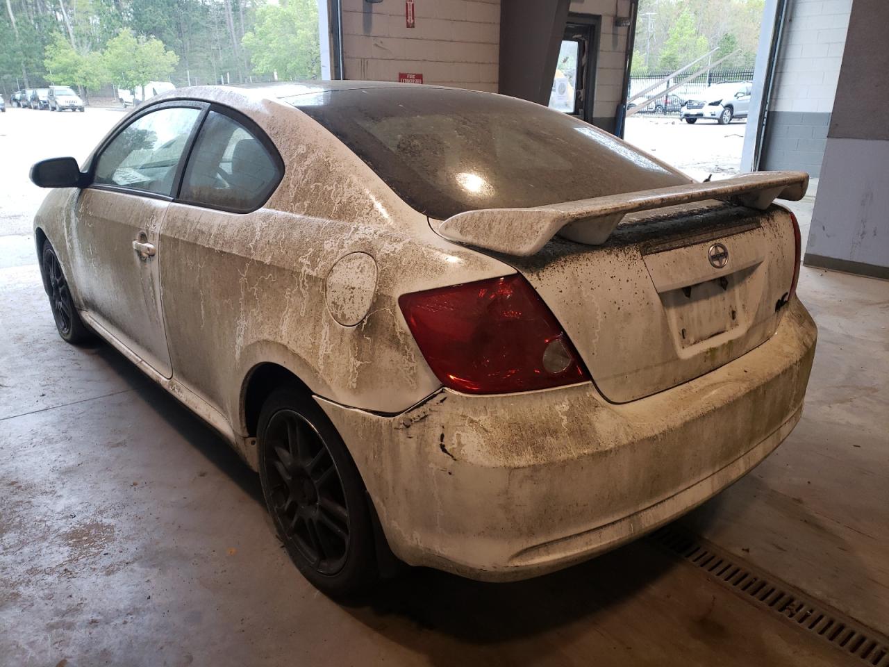 Photo 3 from auction – 2005 TOYOTA SCION TC with VIN JTKDE177150042799