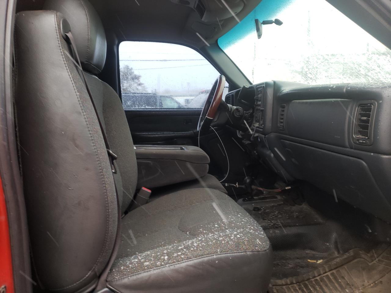 Photo 5 from auction – 2000 CHEVROLET SILVERADO with VIN 1GCGK29U3YE334452