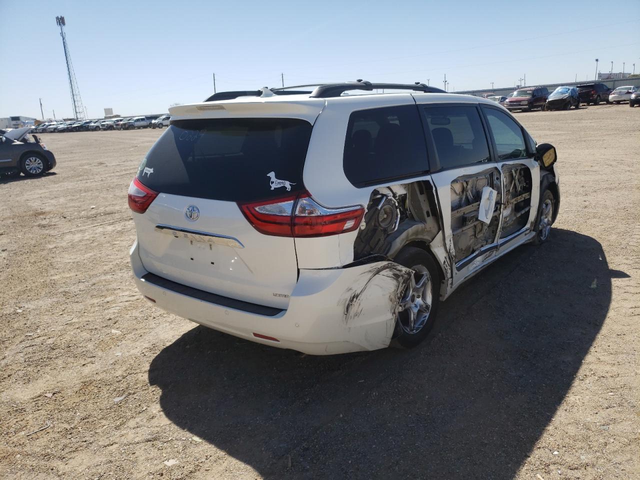 Photo 4 from auction – 2015 TOYOTA SIENNA XLE with VIN 5TDYK3DC4FS690277