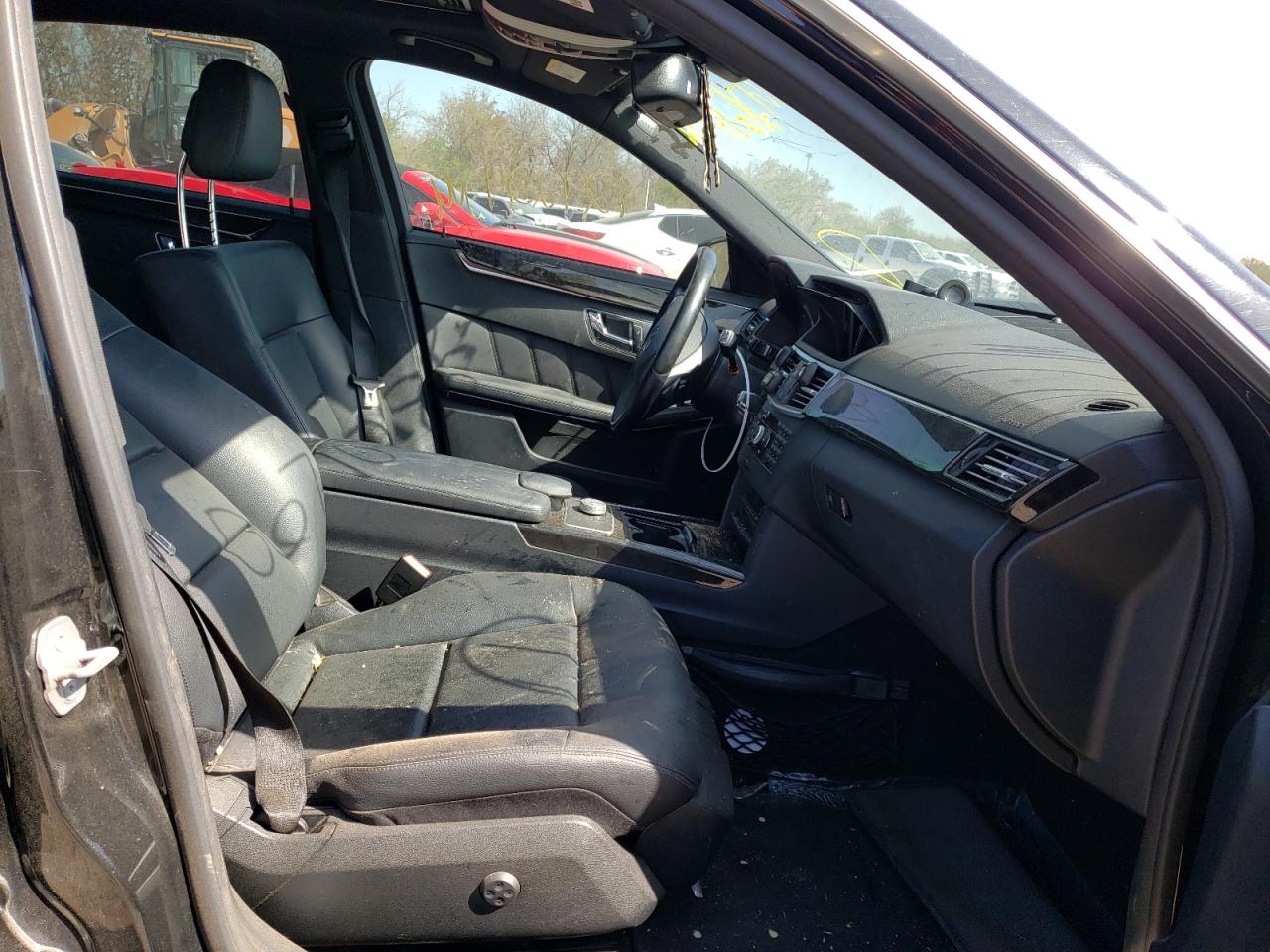 Photo 5 from auction – 2010 MERCEDES-BENZ E 350 with VIN WDDHF5GB6AA067709