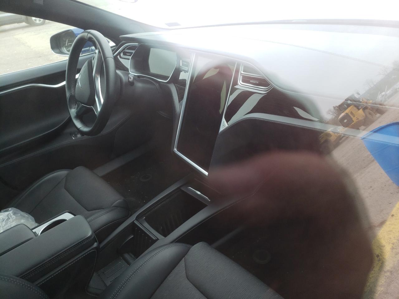 Photo 8 from auction – 2017 TESLA MODEL S with VIN 5YJSA1E22HF193996