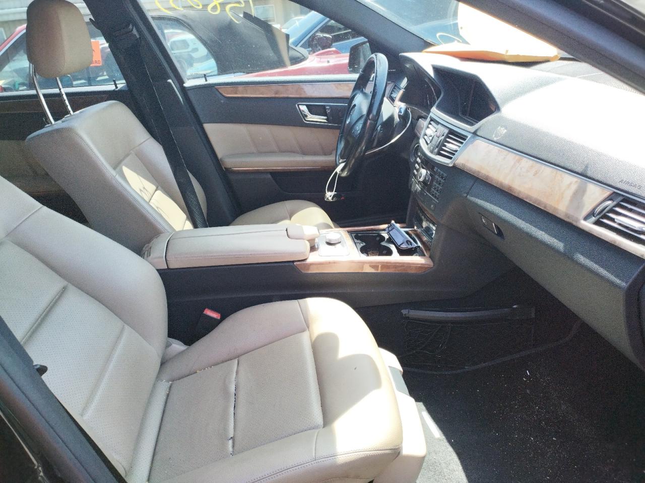 Photo 5 from auction – 2010 MERCEDES-BENZ E 350 with VIN WDDHF5GB8AA073091