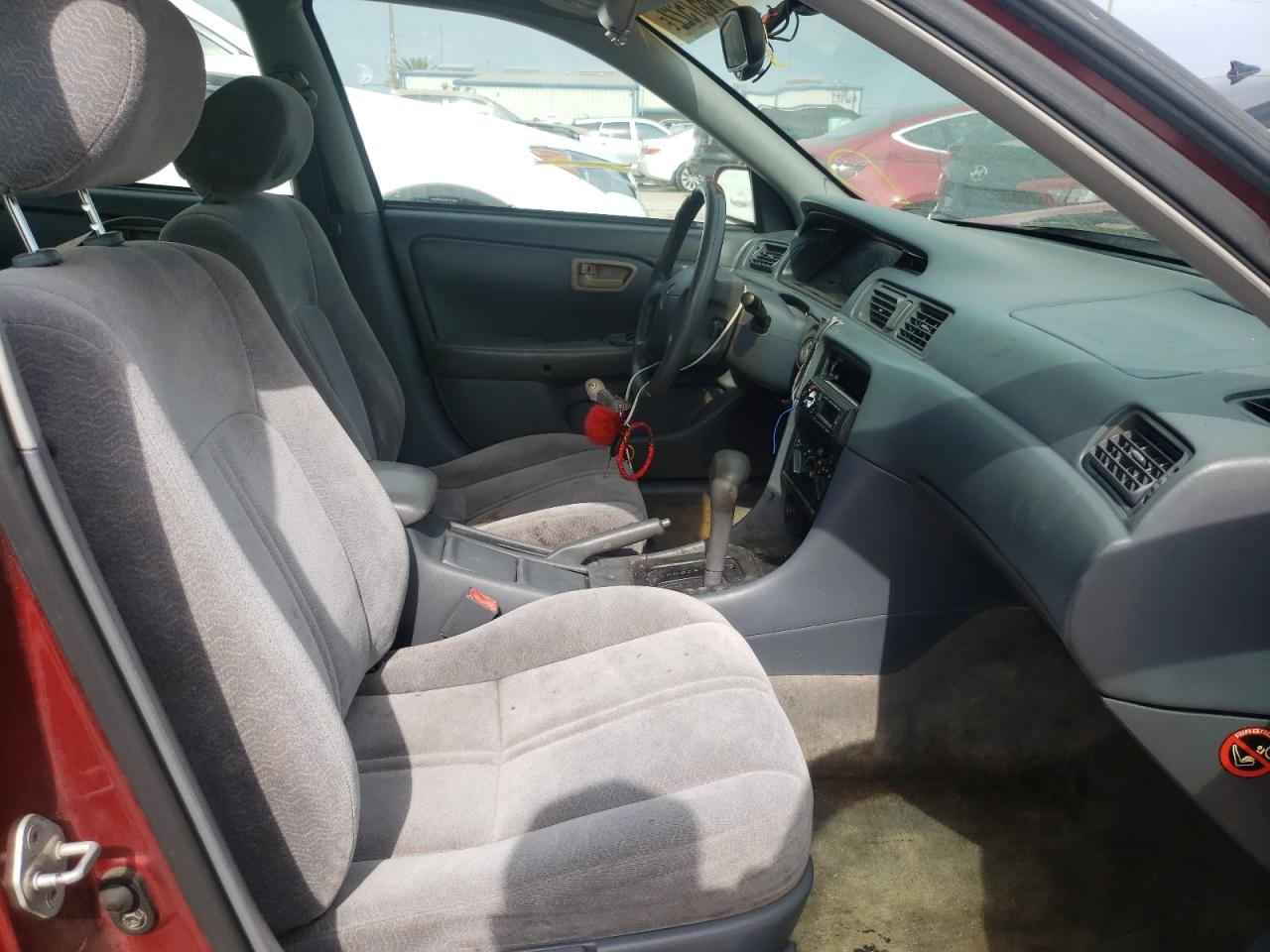 Photo 5 from auction – 1997 TOYOTA CAMRY CE with VIN 4T1BG22K8VU070257