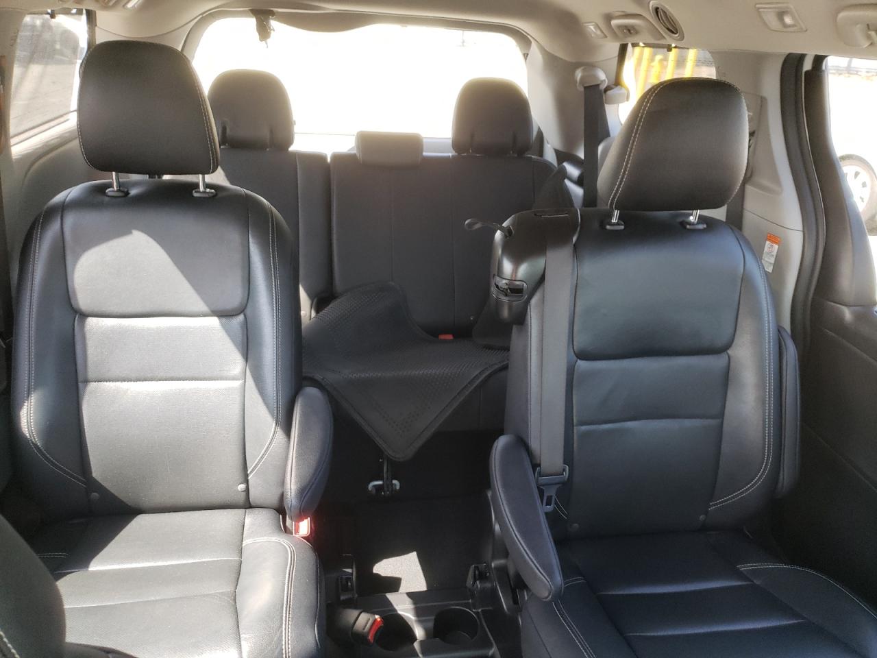 Photo 6 from auction – 2016 TOYOTA SIENNA SE with VIN 5TDXK3DC1GS761089