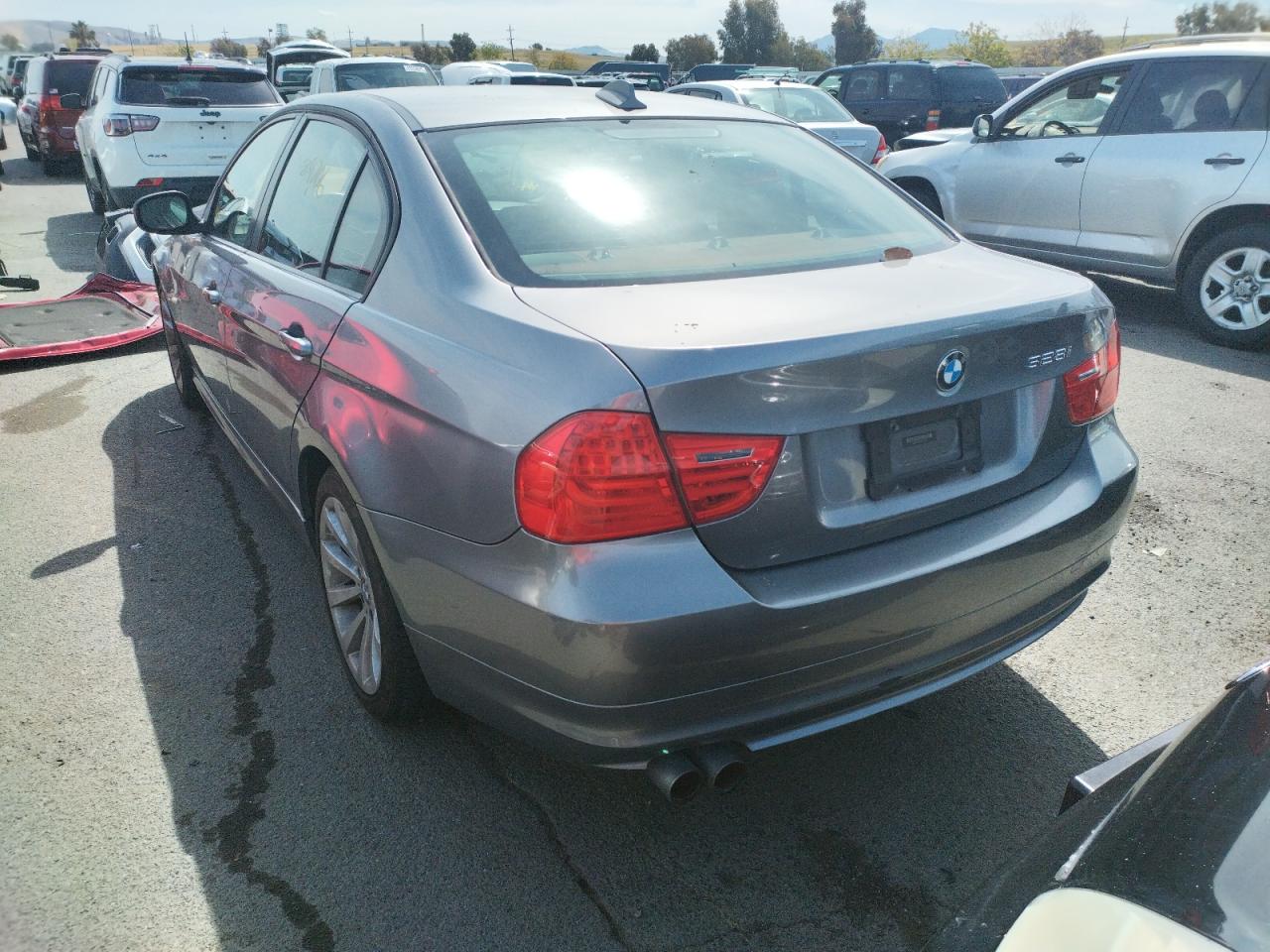 Photo 3 from auction – 2011 BMW 328 I SULE with VIN WBAPH5C58BA447813