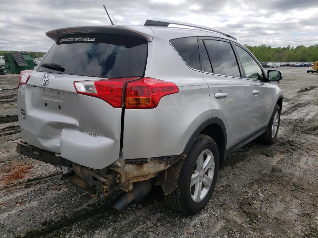 Photo 4 from auction – 2014 TOYOTA RAV4 XLE with VIN JTMWFREVXEJ017956