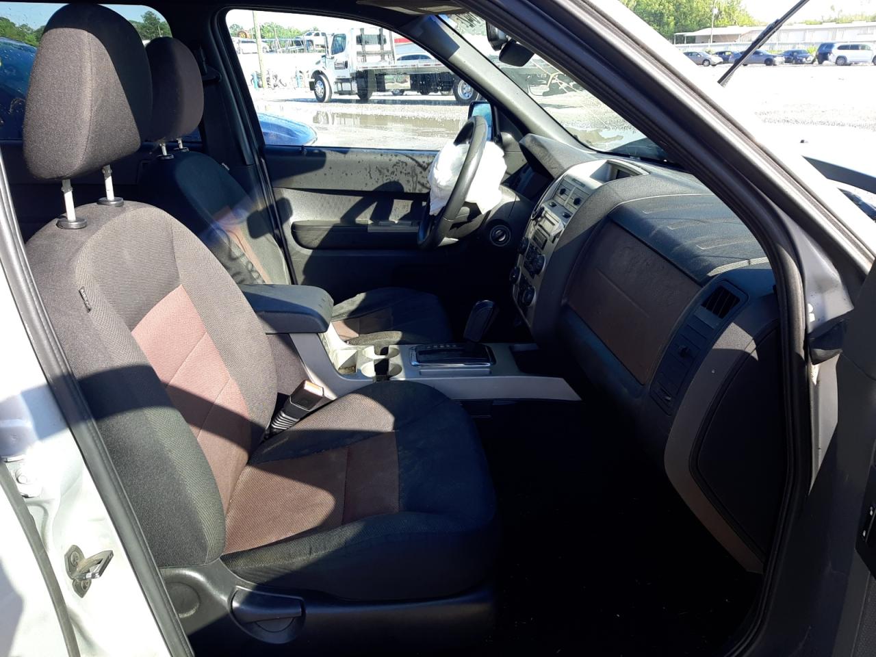 Photo 5 from auction – 2008 FORD ESCAPE XLT with VIN 1FMCU03Z98KB49109
